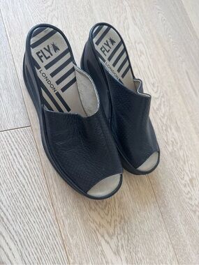 Fly London Black Leather Open-Toe Platform Slide Mules